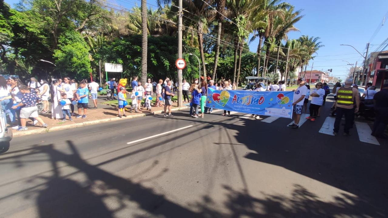 Foto 6 de 7 — Caminhada celebra o Dia Mundial de Conscientização do Autismo em Araraquara